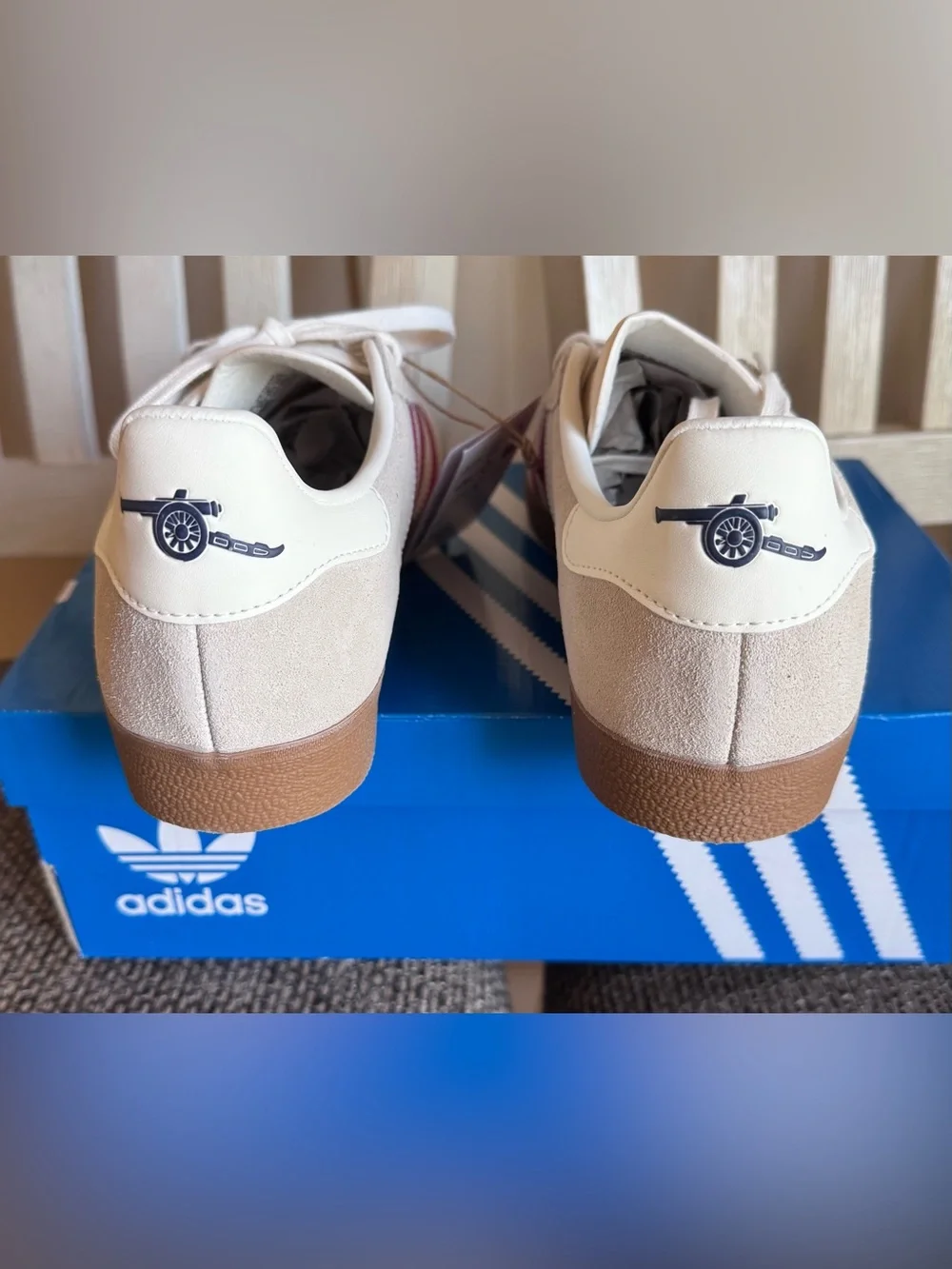 JS3042 Arsenal FC adidas Originals Gazelle
Terrace Icons Off White Better (Men - Picture 6 of 16